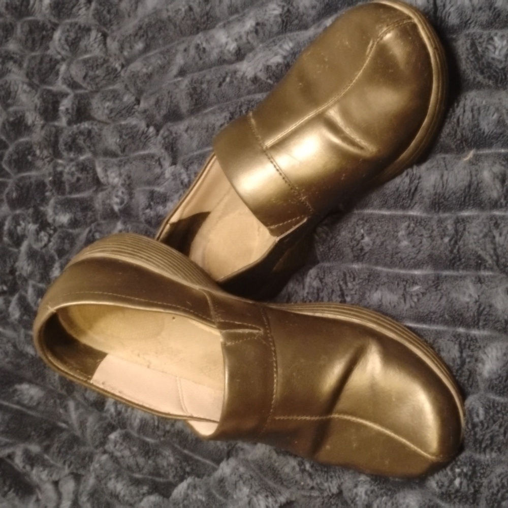 Work Wonders By Dansko Shoes